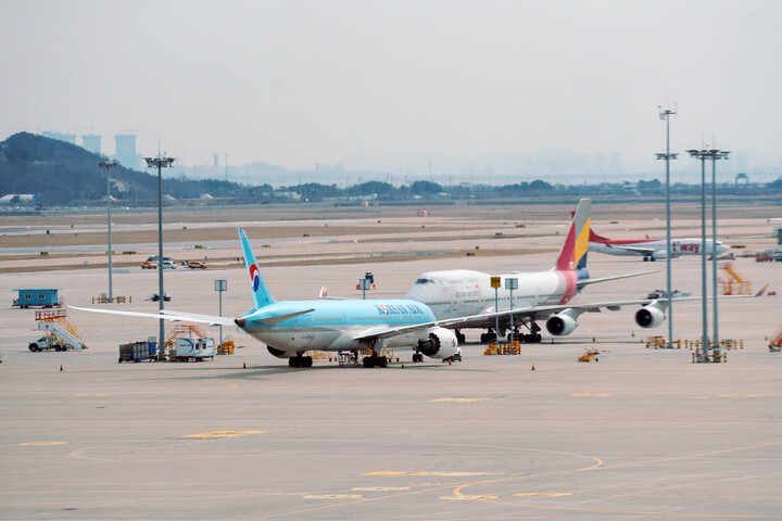 인천국제공항 계류장에 항공기들이 세워져 있는 모습. [사진=안경선 기자]