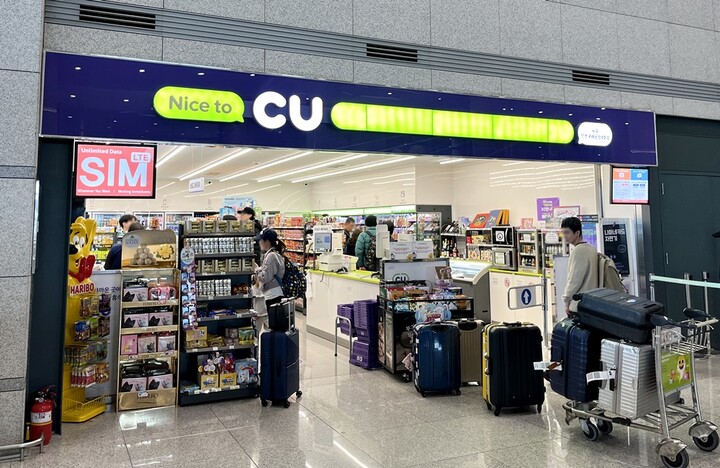 CU의 인천국제공항 내 점포 매출이 크게 늘었다. [사진=BGF리테일]