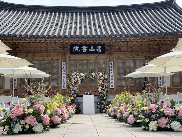 고풍스러운 매력의 초려역사공원이 결혼식장으로 활용된다.[사진=세종시]