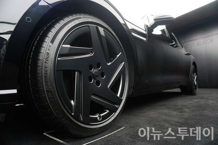 경기 용인시 ‘제네시스 G90 블랙 미디어 프리뷰’ 행사에 전시된 차량의 모습. [사진=안경선 기자]