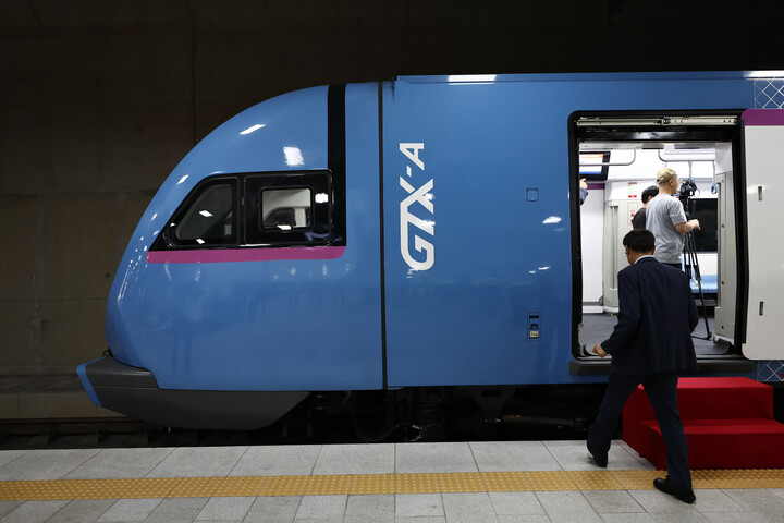 수서역에서 진행된 GTX-A 시운전 행사에서 열차가 출발을 기다리고 있다. [사진=연합뉴스]