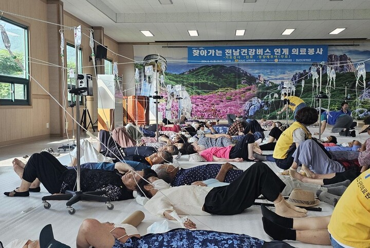 장흥군-순천의료원-관산로타리클럽, 의료봉사 한마음 [사진=장흥군]
