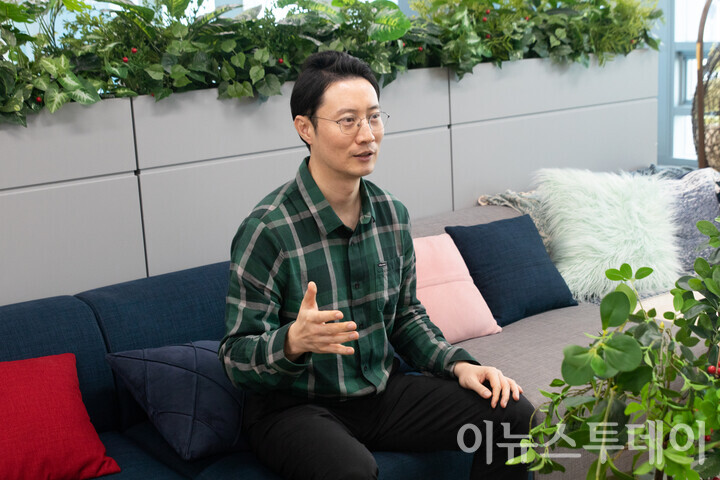 조남웅 제이엘스탠다드 대표가 자사 앱 소울링크를 소개하고 있다. [사진=이승준 기자]