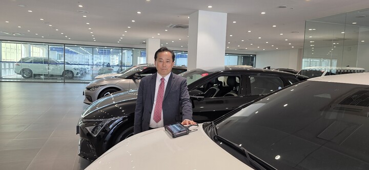 "진단은 곧 신뢰다"를 기본 모토로 고객을 대하는 정태영 위카모빌리티 대표. [사진=위카모빌리티]