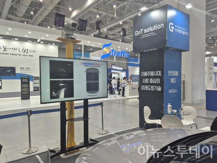2025 수원 ITS 아태총회에 설치된 지앤틱솔루션 전시 부스. [사진=김진영 기자] 