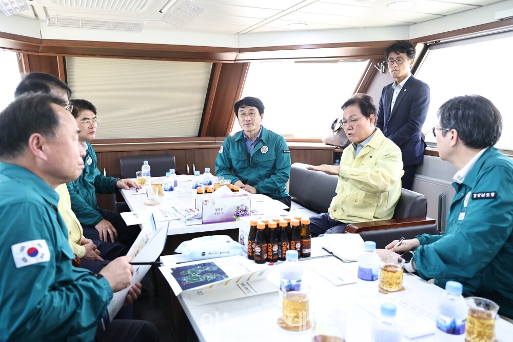 적조 확산 총력 대응 지시 [사진=경상남도]