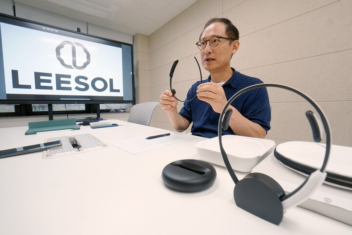 슬리피솔의 작동 원리에 대해 설명하고 있는 이승우 리솔 연구소장. [사진=안경선 기자]