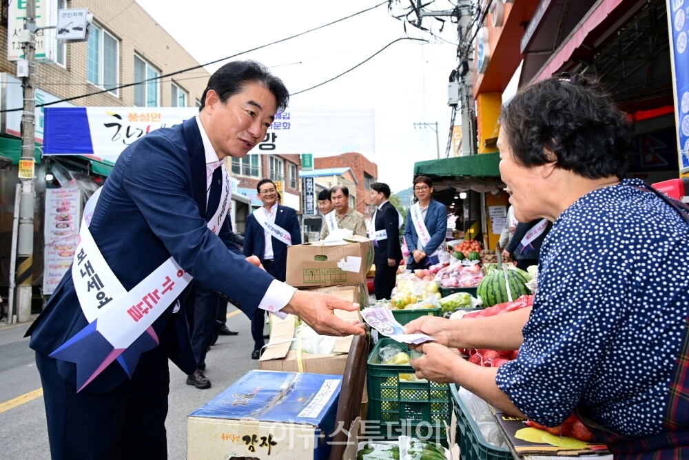 최학범 의장, 추석명절 민생 현장 방문 [사진=경상남도의회]