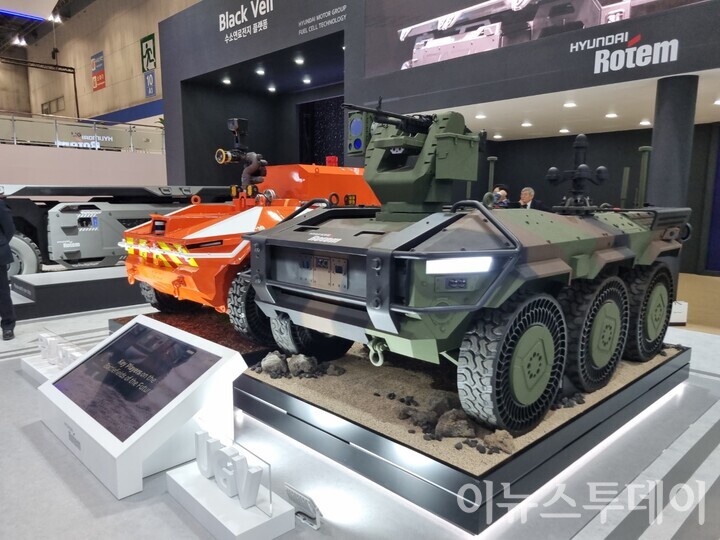 현대로템이 전시한 AI 기반 다목적 무인차량. [사진=김재한 기자]