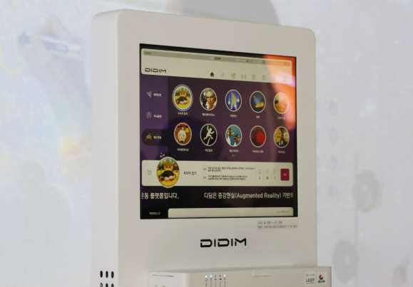 엡손 빔 프로젝터를 활용한 인터랙티브 게임 키오스크. [사진=한국엡손]