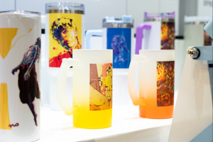 UV 프린터를 활용한 머그잔. [사진=한국엡손]