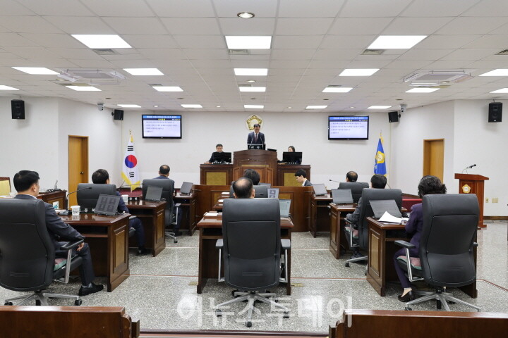 제309회 임시회 제1차 본회의사진=산청군의회]