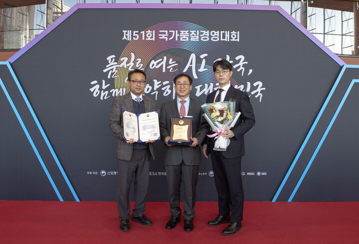 20일 귀뚜라미범양냉방과 센추리가 산업통상자원부 국가기술표준원이 주최하고 한국표준협회가 주관한 ‘제51회 국가품질경영대회’에서 품질경쟁력우수기업에 선정됐다. [사진=귀뚜라미]