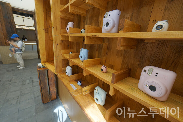 후지필름의 즉석사진기 ‘인스탁스’ 제품들이 진열돼 있다. [사진=이뉴스투데이DB]
