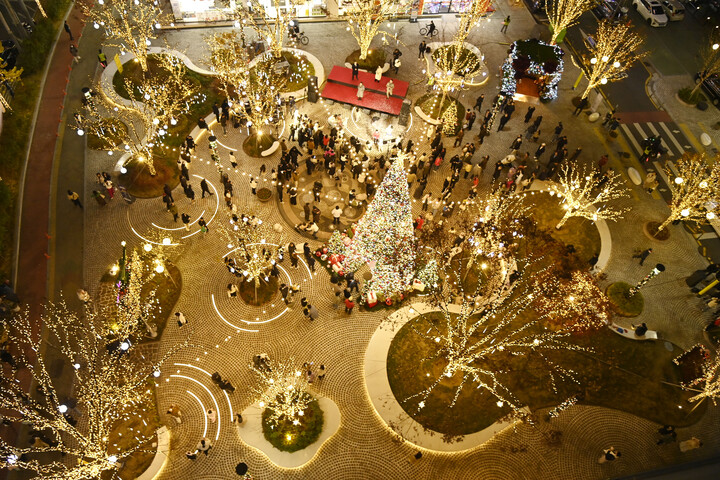 다사광장 위에서 바라본 크리스마스 경관조명 점등식.[달성군]