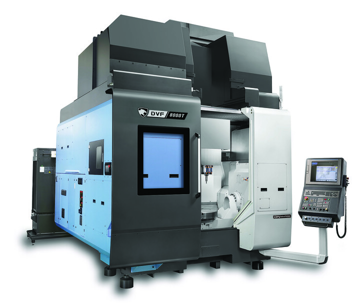 1대의 장비에서 선삭·밀링을 한 번에 처리하는 복합가공기 DVF 8000T. [사진=DN솔루션즈]
