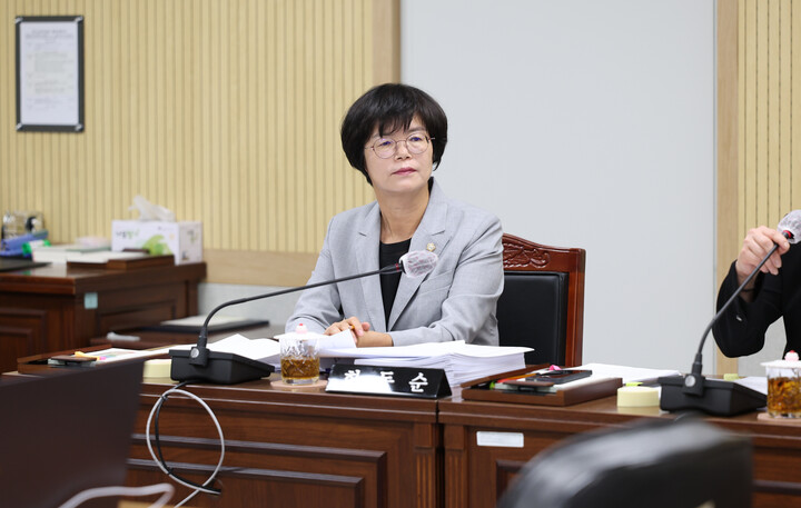 한동순 의원(복지교육위원회 발언사진). [사진=청주시의회]