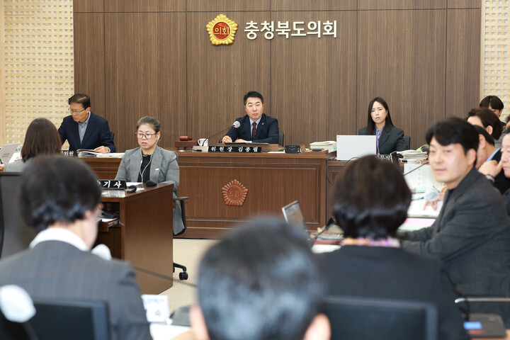제430회 정례회 2차 예산결산특별위원회. [사진=충북도의회]