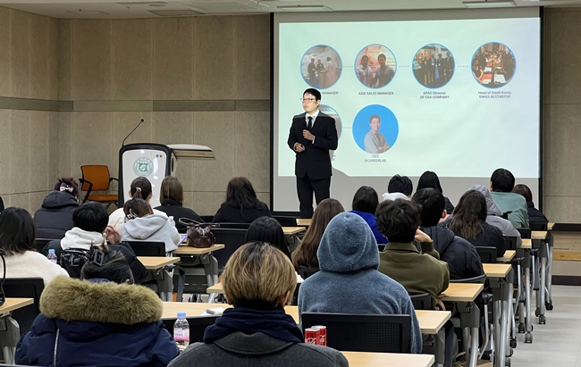 외국인 채용 서비스 코메이트(KoMate)가 25일 전남대학교에서 열린 ‘2025년 하반기 찾아가는 외국인 유학생 방문 상담’ 행사에 참여했다. [사진=사람인]