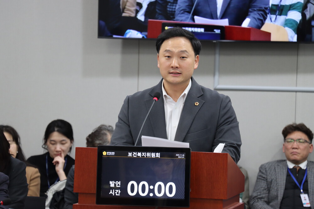 고준호 의원이 26일 자정에 복지예산 복원 관련 발언을 하고 있다. [사진=경기도의회]