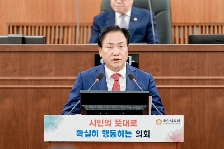 이권재 오산시장이 제298회 제2차 정례회 제1차 본회의에서 시정설명하는 모습. [사진=오산시]