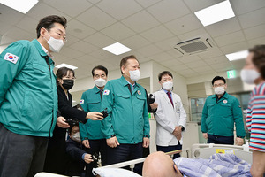 <b>이상민</b> 행안부 <b>장관</b>. <b>원주의료원</b> 비상 진료체계 점검