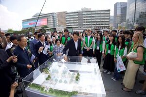 오세훈 서울시장, 유엔<b>참전국 후손</b>들과 '<b>감사</b>의 정원' 의미 공유