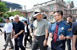 오세훈 서울시장, <b>서울역</b>광장 일대 <b>안전 점검</b> 실시