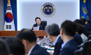 이 <b>대통령</b> "금융·재정 <b>규제</b> 속도감 있게 정비...<b>네거티브 규제</b> 방식으...