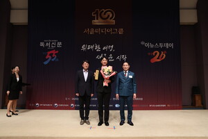 스마텔, '2025 대한민국 ESG소비자 브랜드 대상' 방통위원장상 수상 - 뉴스 썸네일 이미지