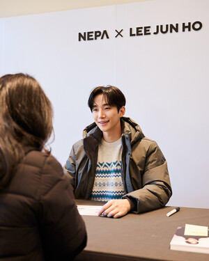 <b>네파</b>, '스타일 테크 다운' 컬렉션 출시 기념 <b>이준호</b> <b>팬사인회</b> 개최