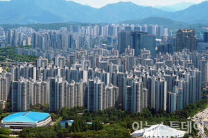 남초 '유리천장' 안 깨지나···10대 건설사 '여성 임원' 3.9% 불과 - 뉴스 썸네일 이미지