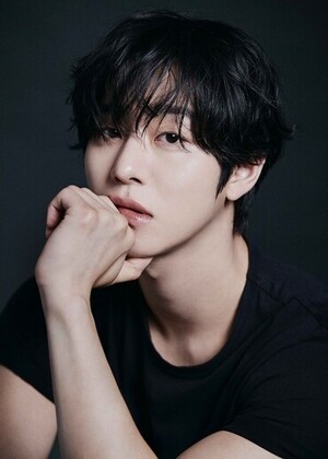 안효섭, 칼리드와 첫 솔로곡···뮤직카우 글로벌 협업 시동 - 뉴스 썸네일 이미지