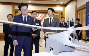 이 대통령 "신안보 혁신기업 육성...2030년까지 1조원 기업 5개" - 뉴스 썸네일 이미지