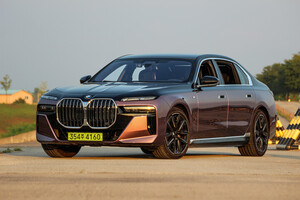 [김경현의 시승기] 럭셔리 세단의 문법을 바꿔낸 'BMW i7 60 M스포츠'
