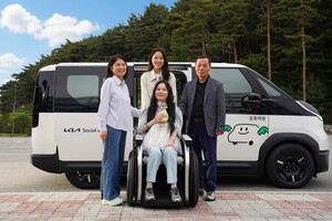 "병실에서 바다를 봤으면"···현대차, PV5로 호흡기 장애 환자와 여행