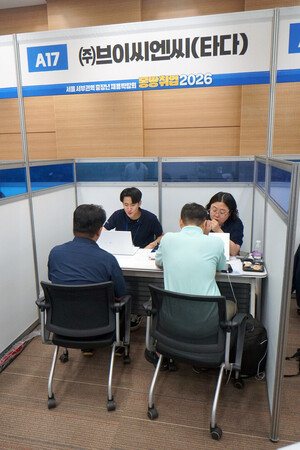 [포토] 타다, '서울 서부권역 중장년 채용박람회' 참가 - 뉴스 썸네일 이미지